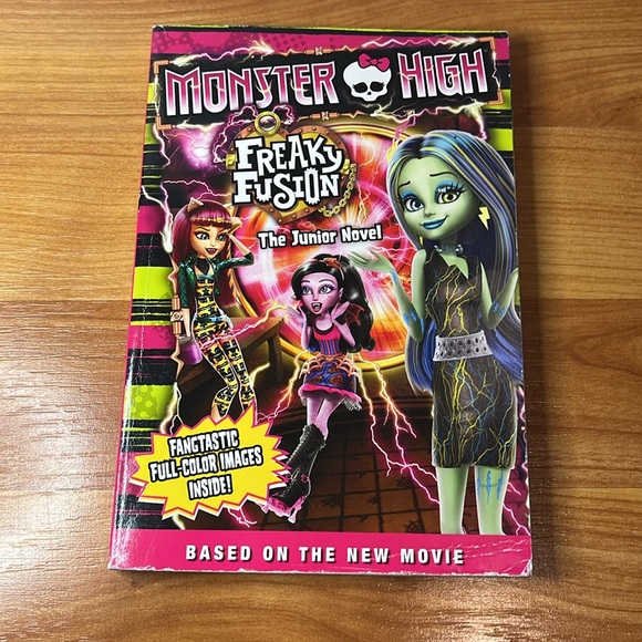 Junior Novel Set - Picture 3 of 7